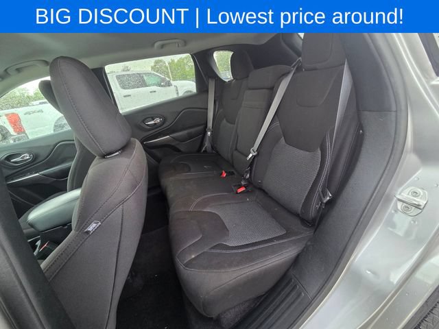 Used 2019 Jeep Cherokee Latitude w/ Cold Weather Group AWD/4WD image 19