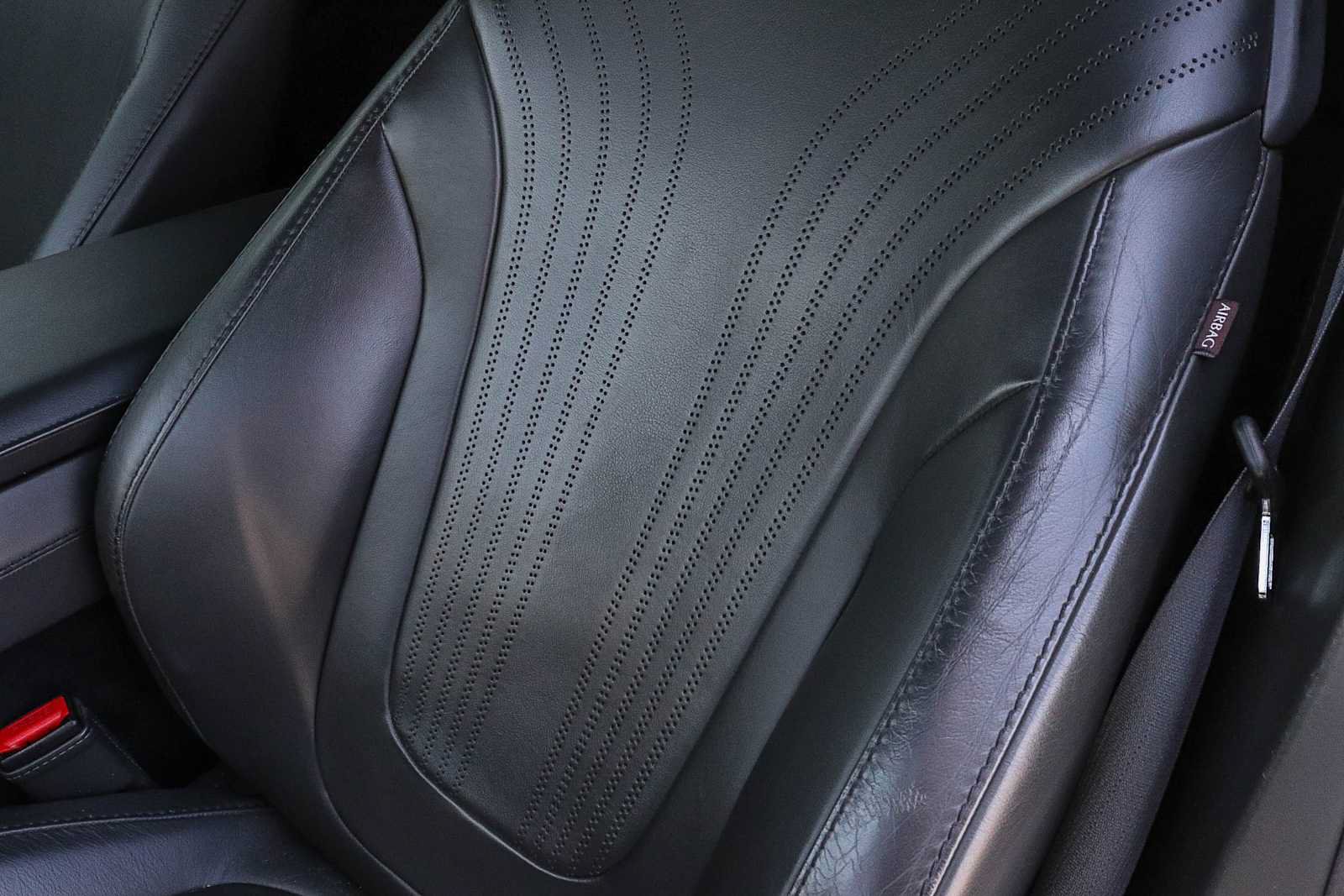 Used 2020 Aston Martin DB11 Coupe RWD image 22