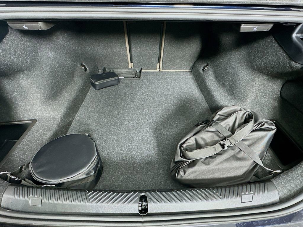 New 2026 BMW 550e xDrive w/ Executive Package image 33