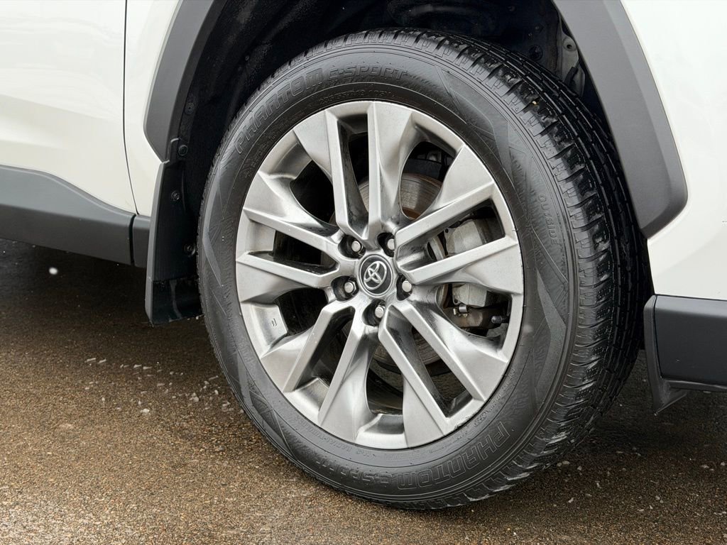 Used 2020 Toyota RAV4 Limited image 26