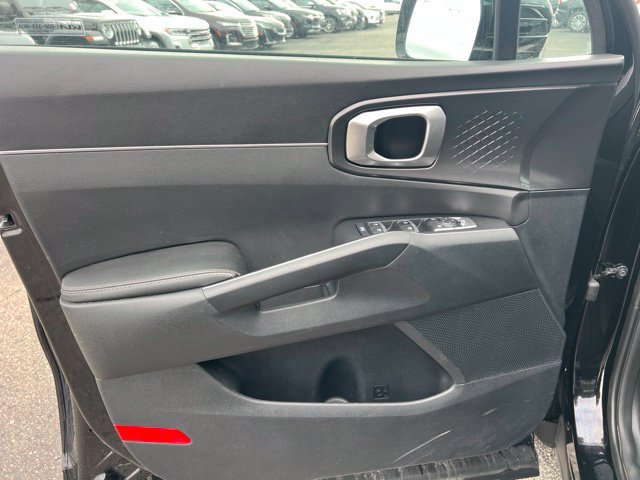 Used 2023 Kia Sorento LX FWD image 19