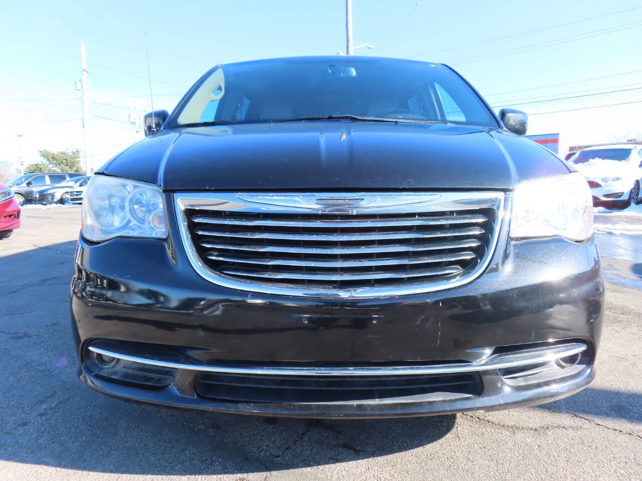 Used 2014 Chrysler Town & Country Touring FWD image 5