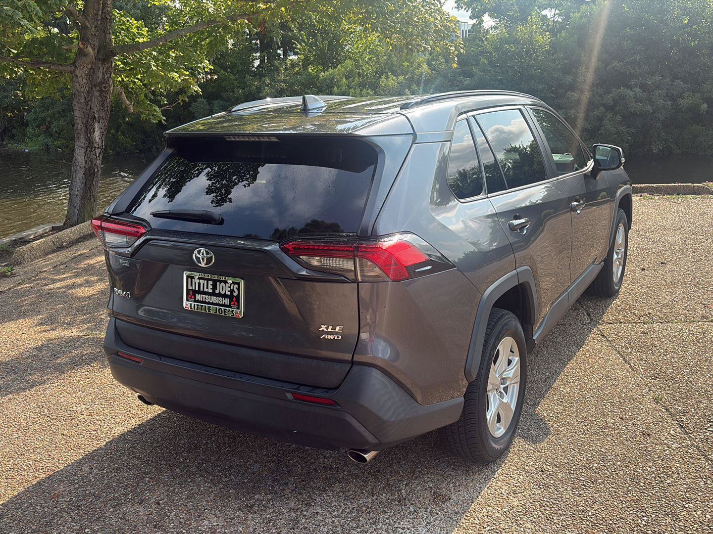 Used 2021 Toyota RAV4 XLE AWD/4WD image 5