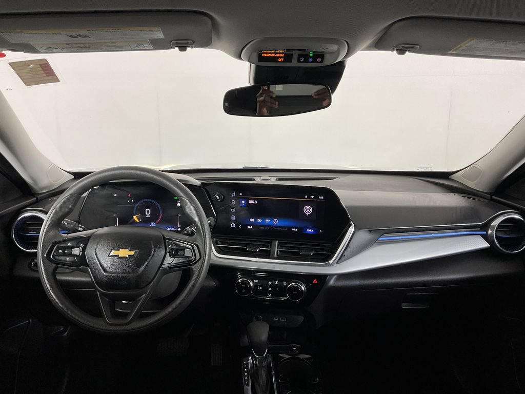 Used 2025 Chevrolet Trax LT FWD image 15