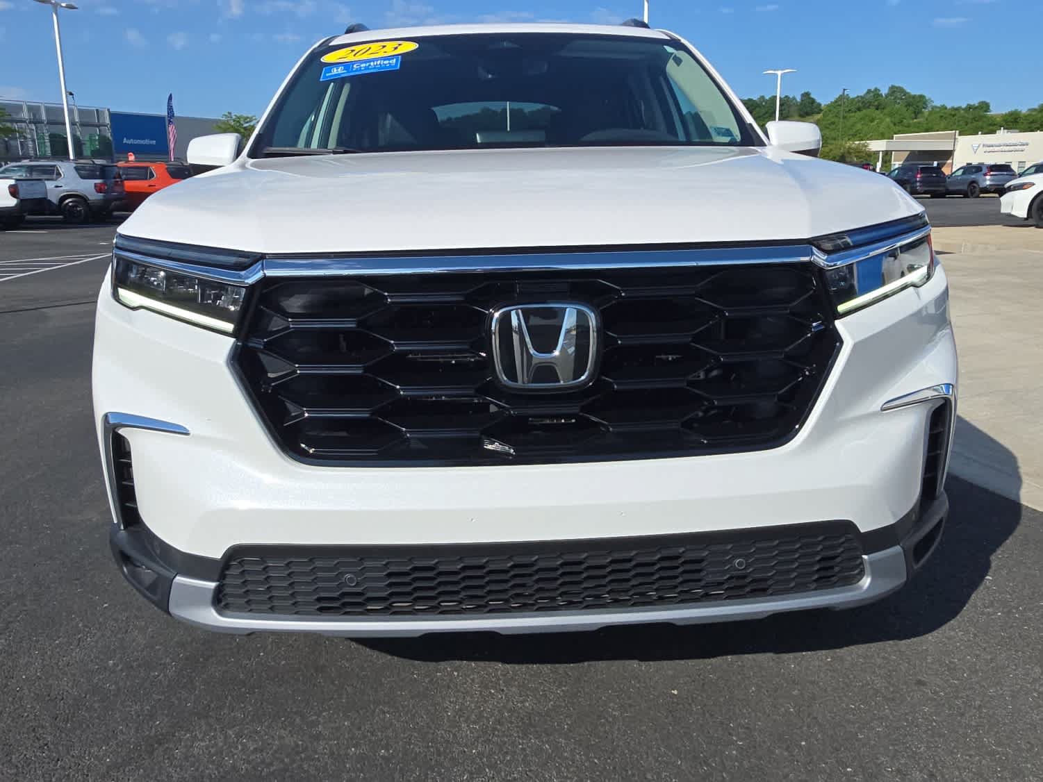 Certified 2023 Honda Pilot Touring image 3