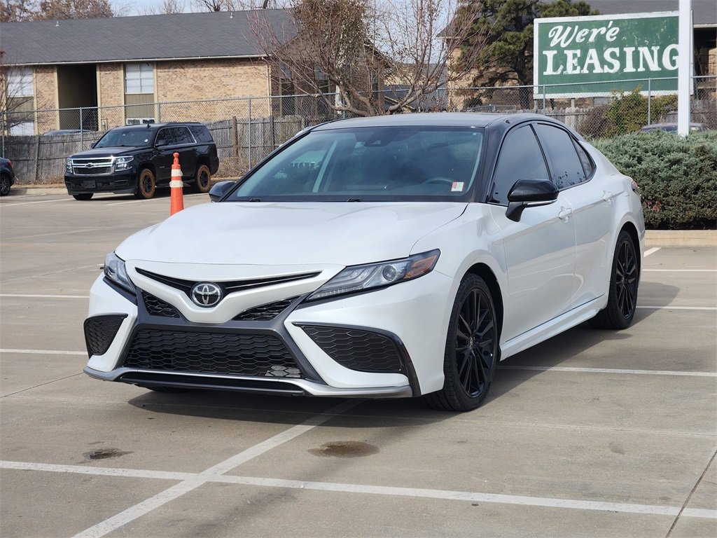 Used 2022 Toyota Camry XSE image 4