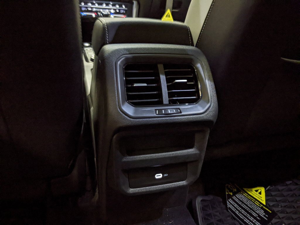 New 2025 Volkswagen Taos SE image 24