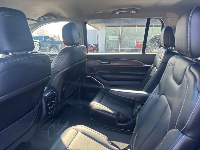 Used 2023 Jeep Grand Cherokee L Limited w/ Black Appearance Package image 9