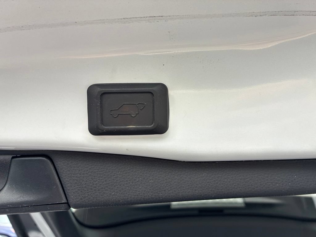 Used 2022 Toyota RAV4 XLE w/ Convenience Package AWD/4WD image 16