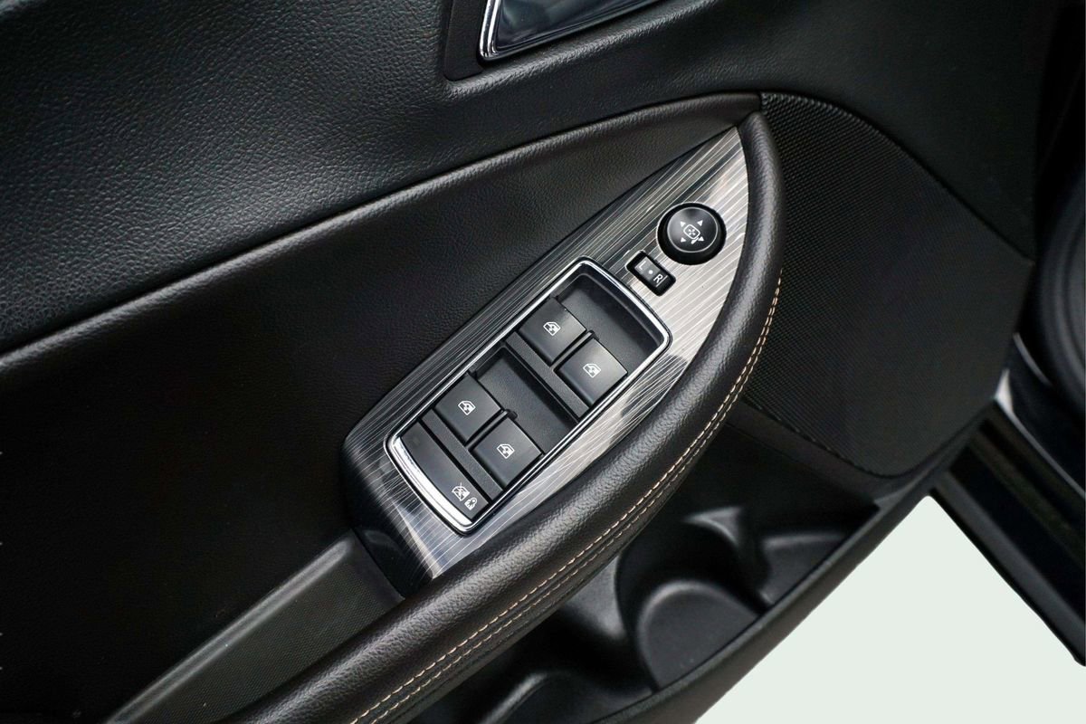 Used 2017 Chevrolet Impala LT FWD image 13