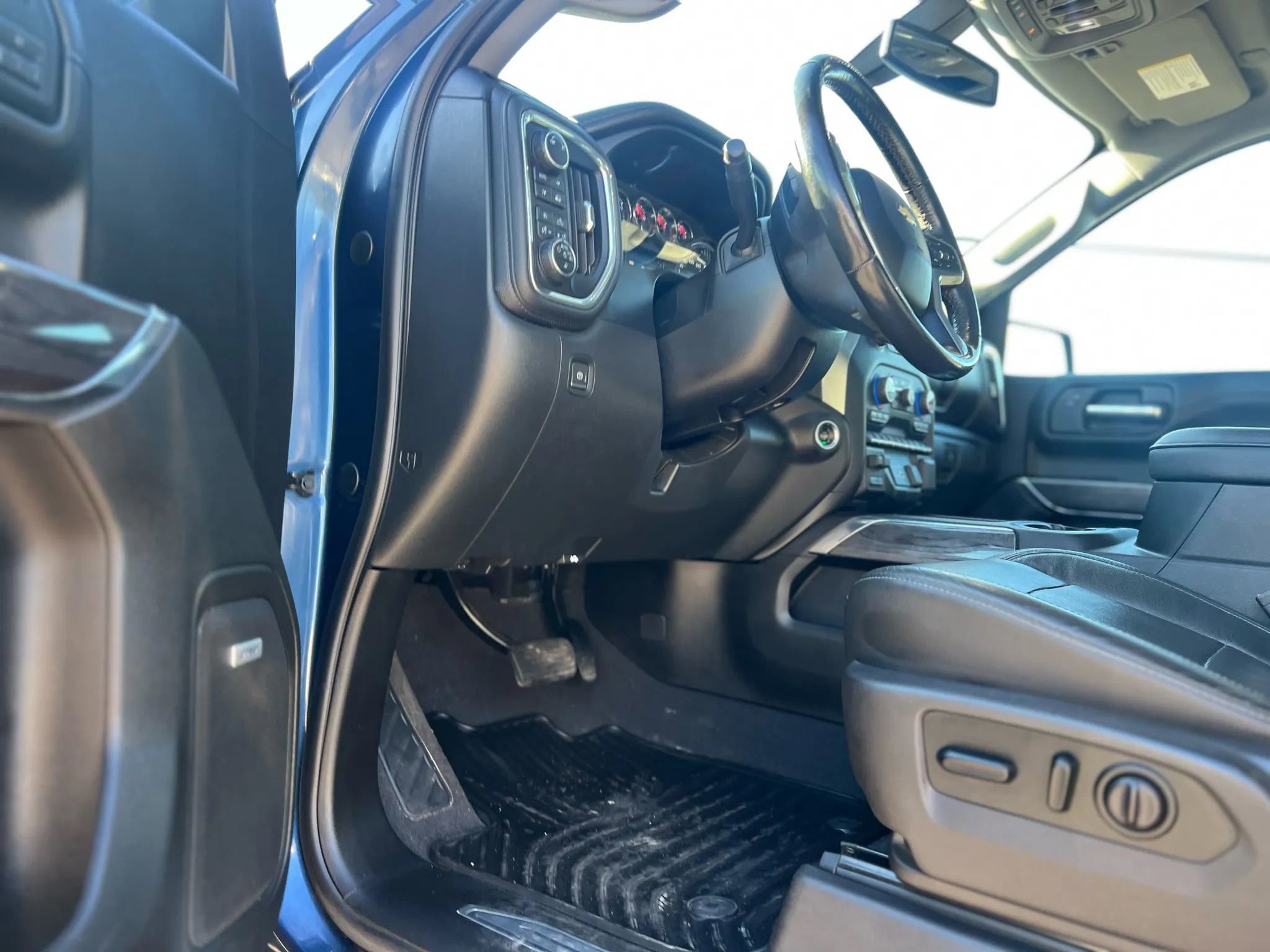 Used 2019 Chevrolet Silverado 1500 LTZ image 18