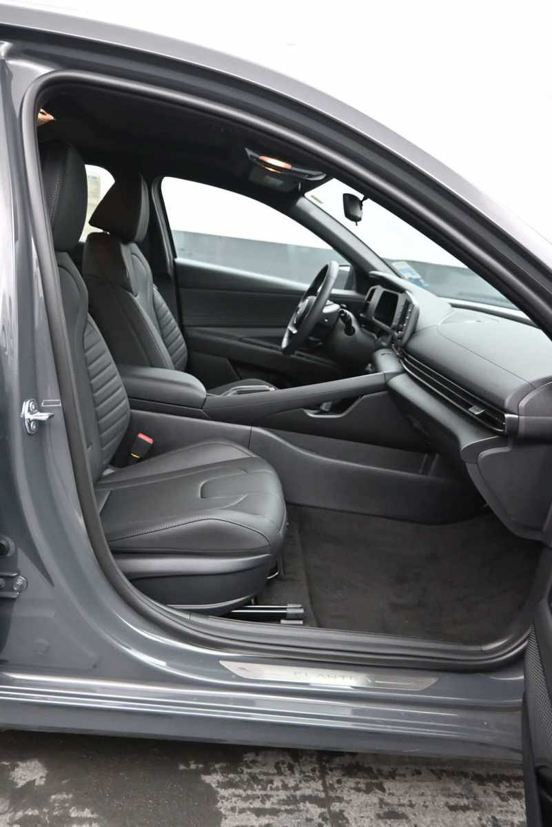 New 2026 Hyundai Elantra SEL Sport FWD image 11