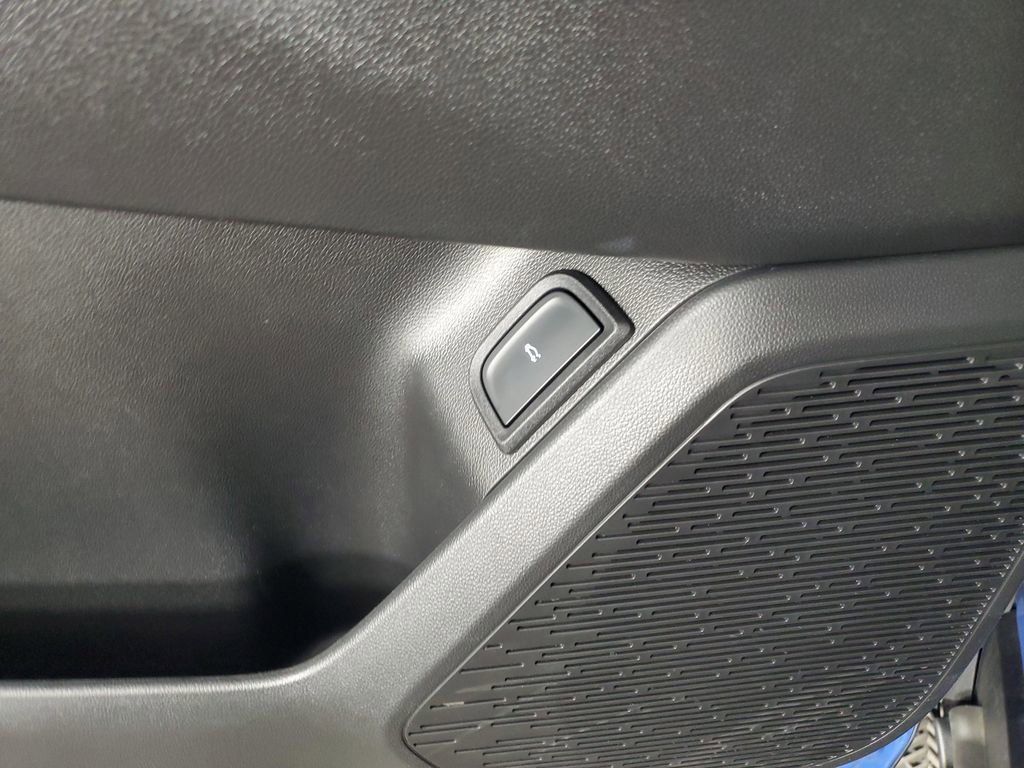 Used 2025 Chevrolet Equinox ACTIV w/ Safety and Technology Package image 28