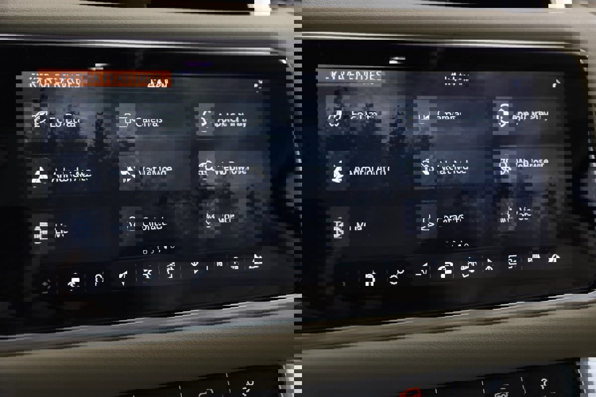 Used 2020 Land Rover Range Rover Sport SE image 35