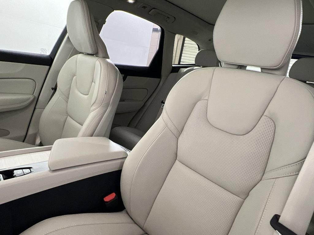 New 2026 Volvo XC60 T8 Ultra w/ Climate Package image 12