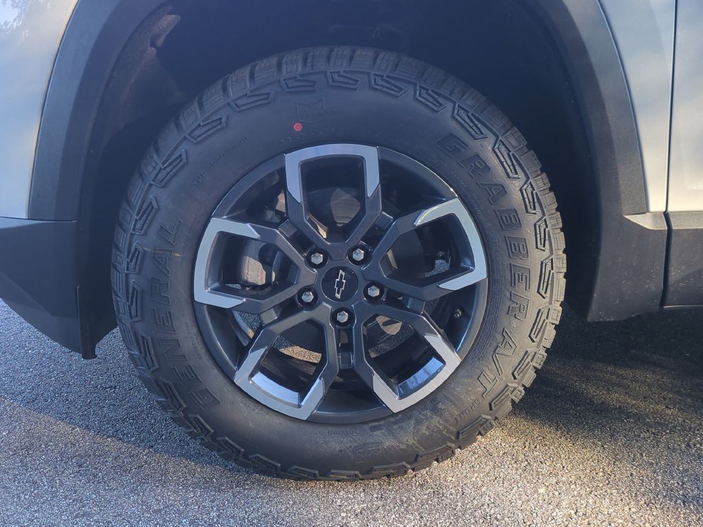 New 2027 Chevrolet Equinox ACTIV w/ Convenience Package III FWD image 11