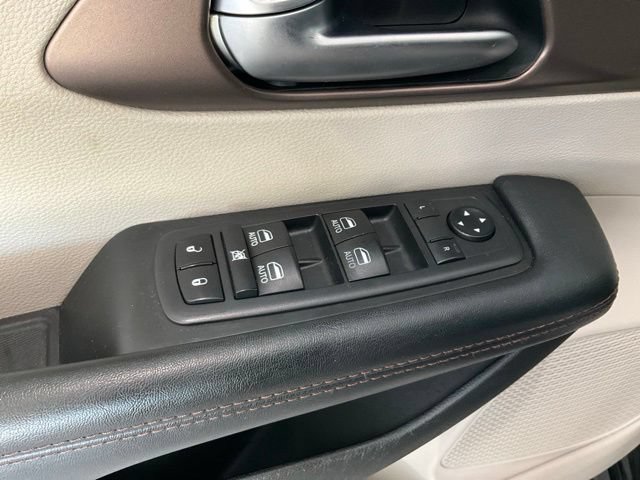 Used 2018 Chrysler Pacifica Touring-L Plus FWD image 4