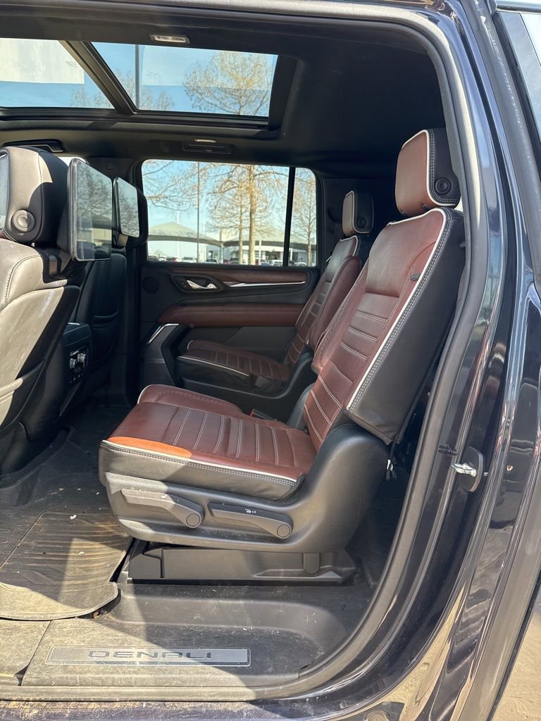 Used 2023 GMC Yukon XL Denali Ultimate image 8
