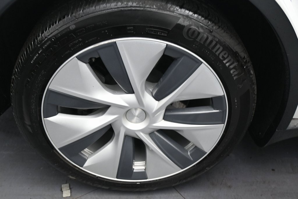 Used 2021 Tesla Model Y Long Range image 40