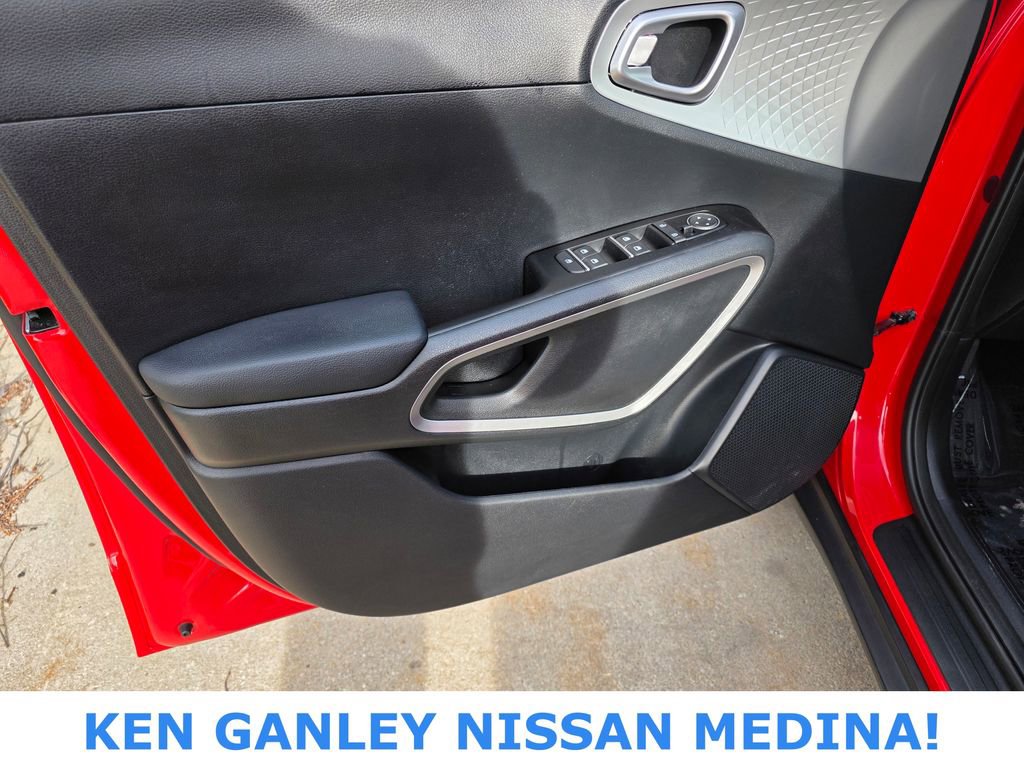 Used 2023 Kia Soul LX image 38