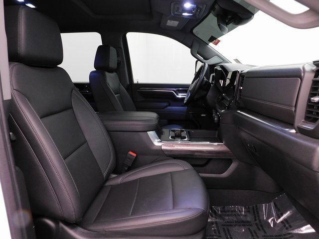 Used 2024 Chevrolet Silverado 2500 LTZ w/ LTZ Convenience Package image 31