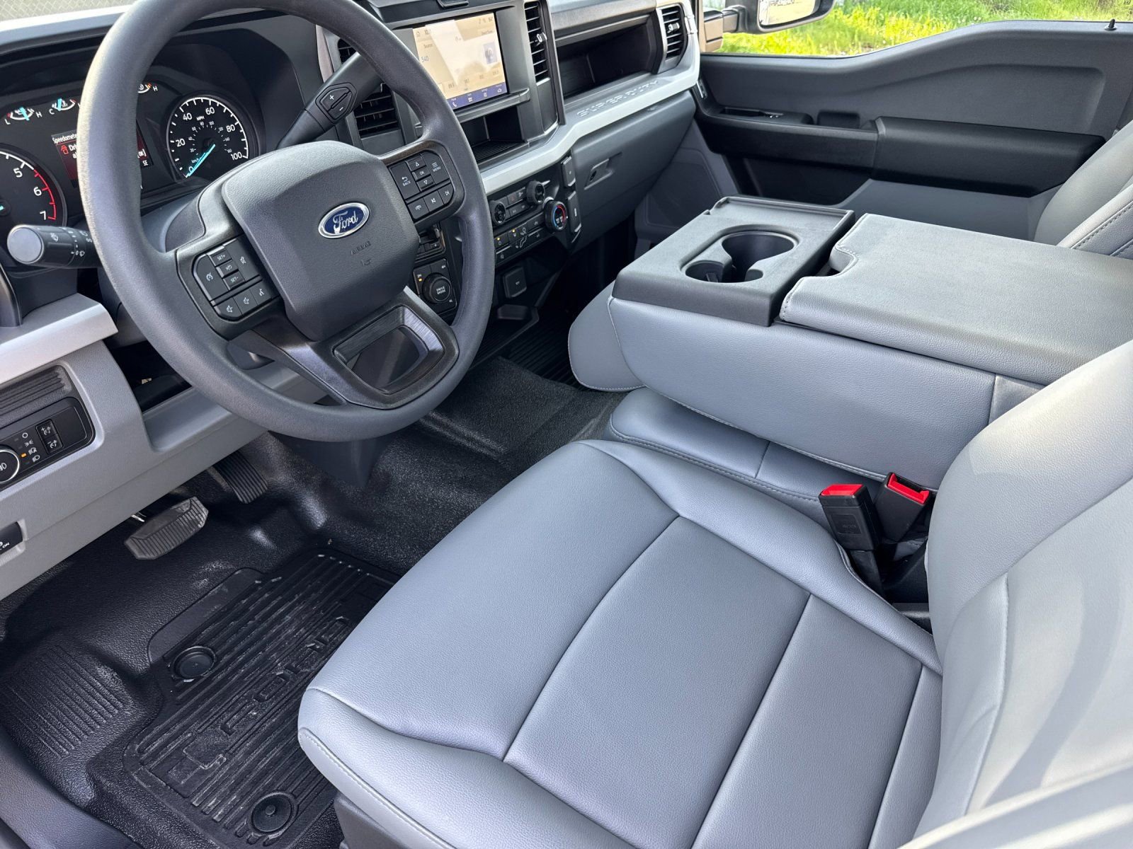 New 2026 Ford F250 XL w/ XL Chrome Package image 10