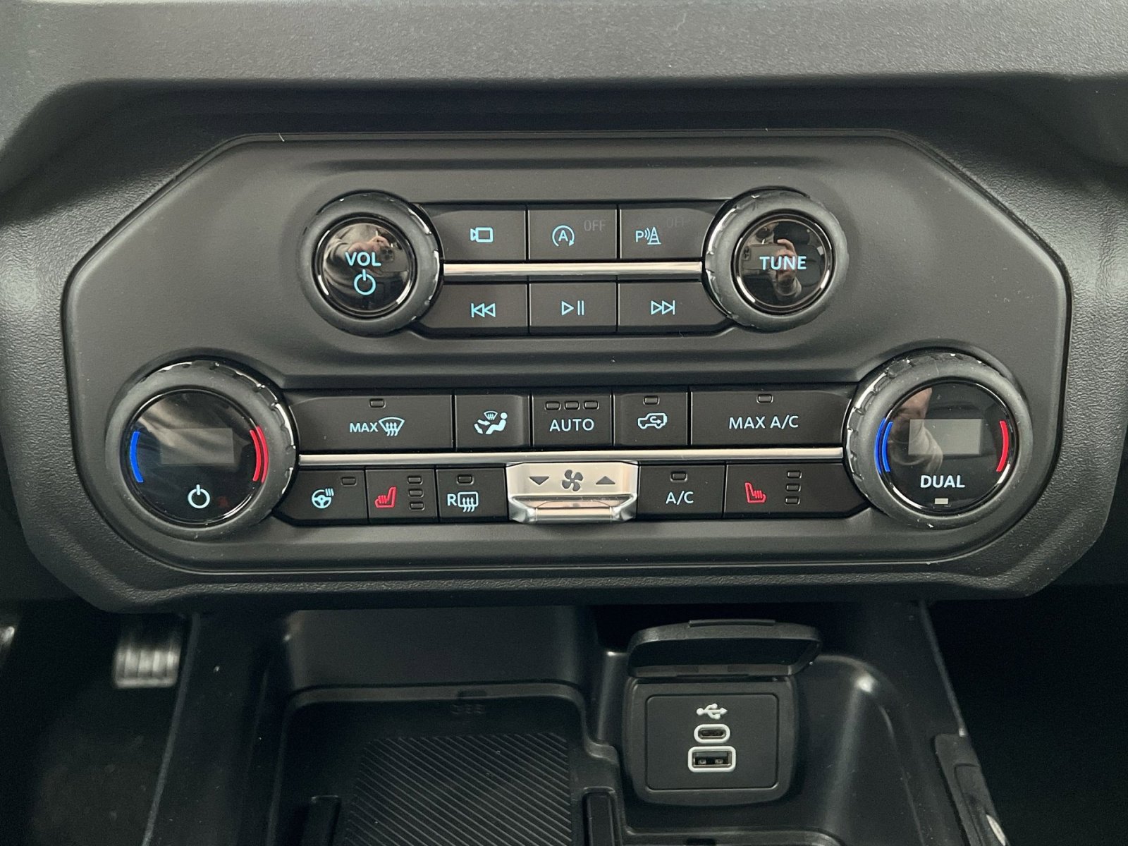 New 2026 Ford Bronco Outer Banks AWD/4WD image 21