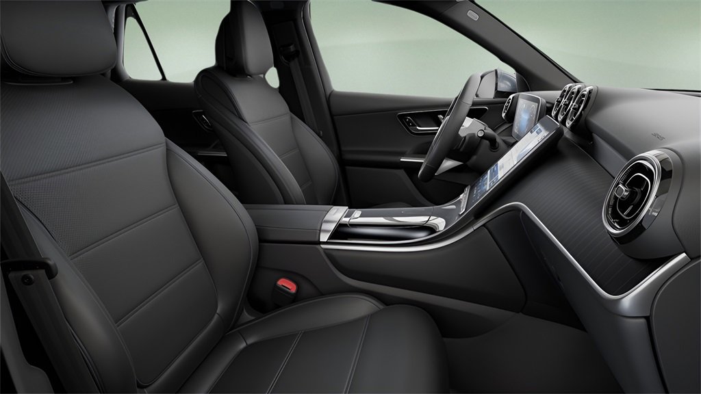 Used 2025 Mercedes-Benz GLC 300 4MATIC image 39