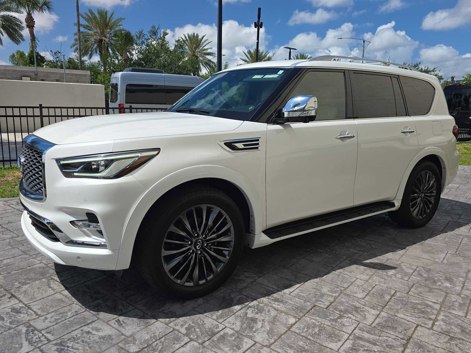 Certified 2024 INFINITI QX80 Sensory w/ All-Season Package AWD/4WD image 8