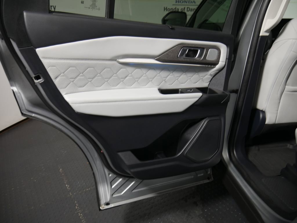 Used 2025 Ford Explorer Platinum w/ LUX Leather Package image 12