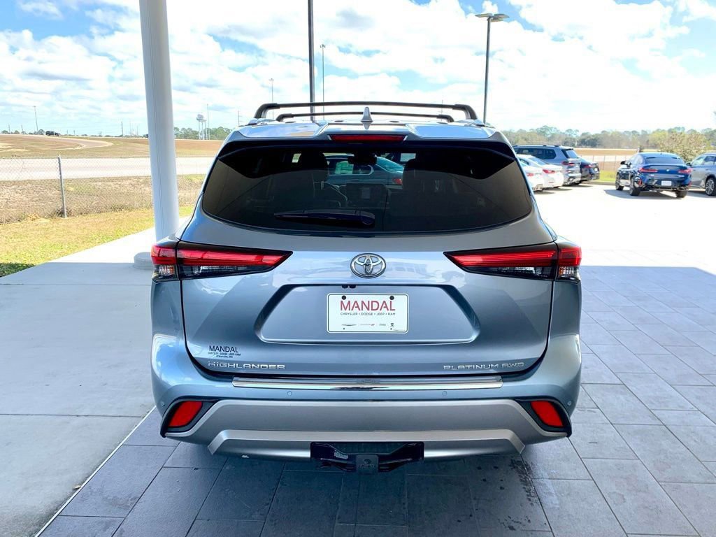 Used 2022 Toyota Highlander Platinum image 6