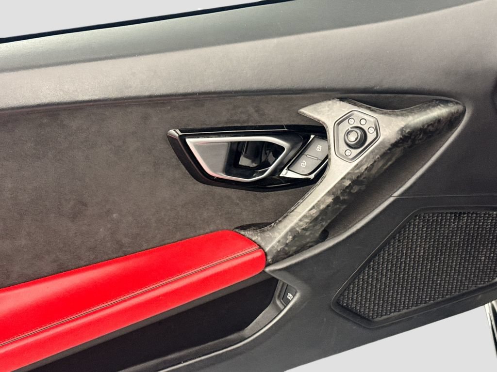 Used 2021 Lamborghini Huracan EVO RWD image 18