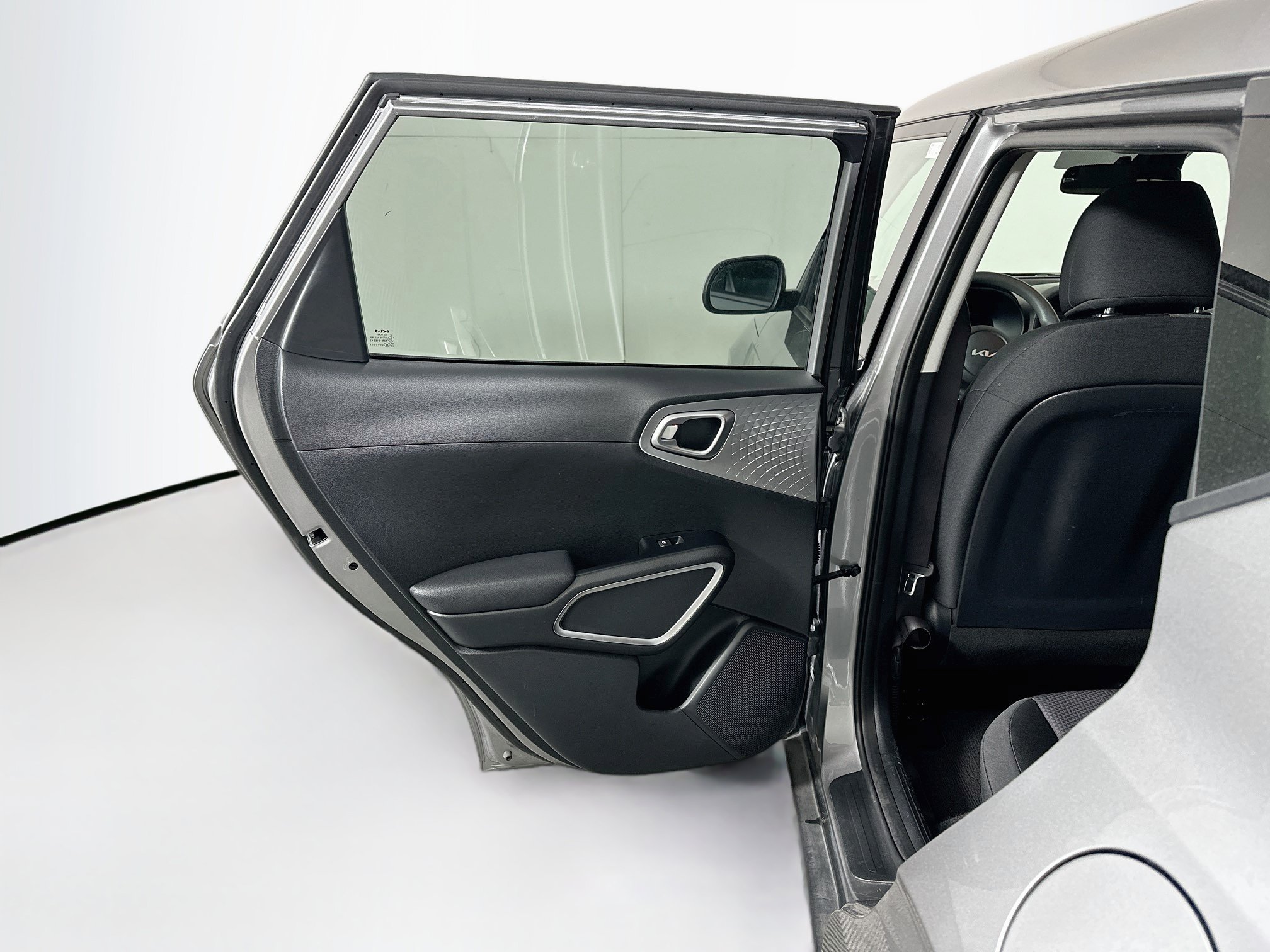 Used 2025 Kia Soul LX w/ LX Technology Package FWD image 25