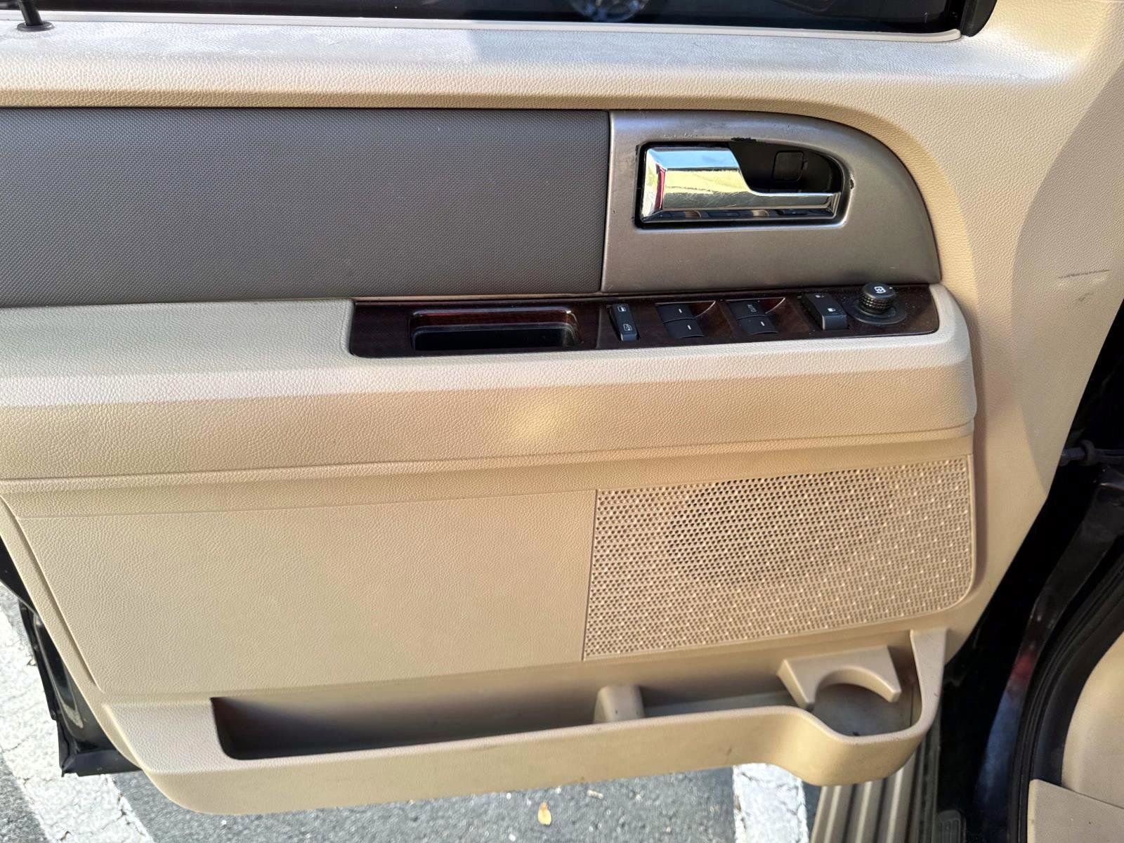 Used 2013 Ford Expedition XLT image 6