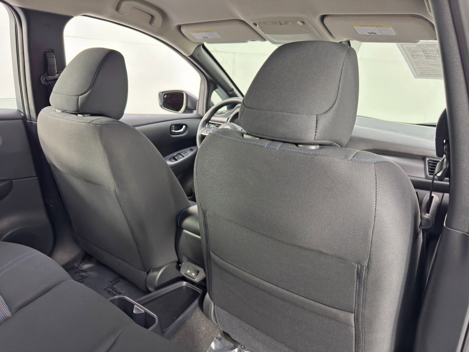 Used 2025 Nissan Leaf S image 28