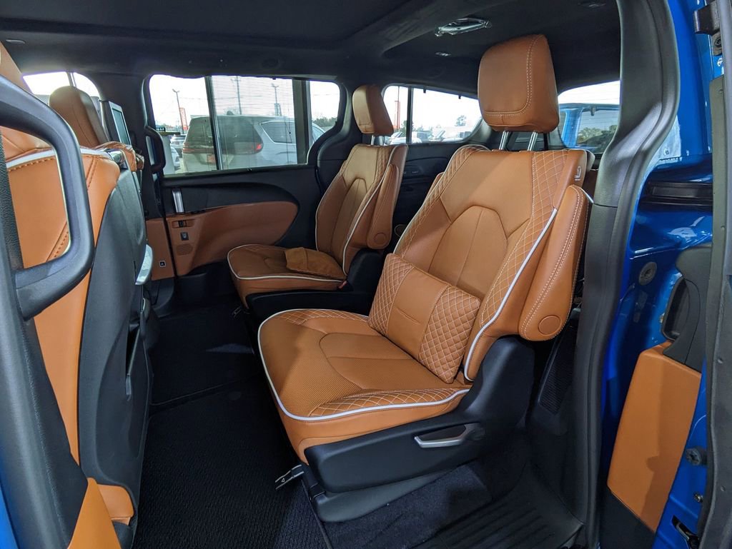 New 2026 Chrysler Pacifica Pinnacle w/ Trailer Tow Group image 23