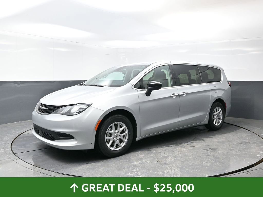 Used 2024 Chrysler Voyager LX image 10