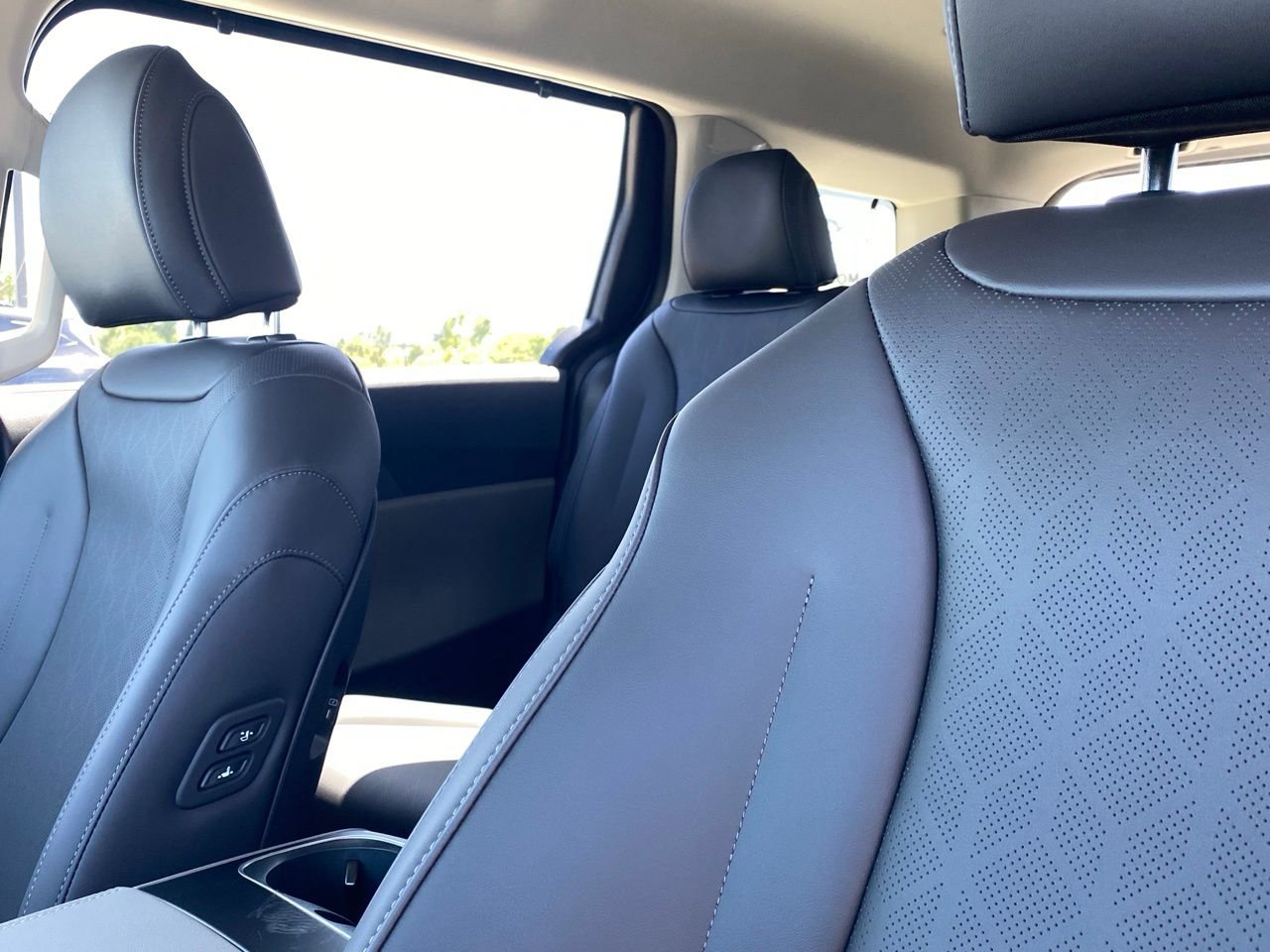 New 2026 Kia Carnival EX FWD image 14