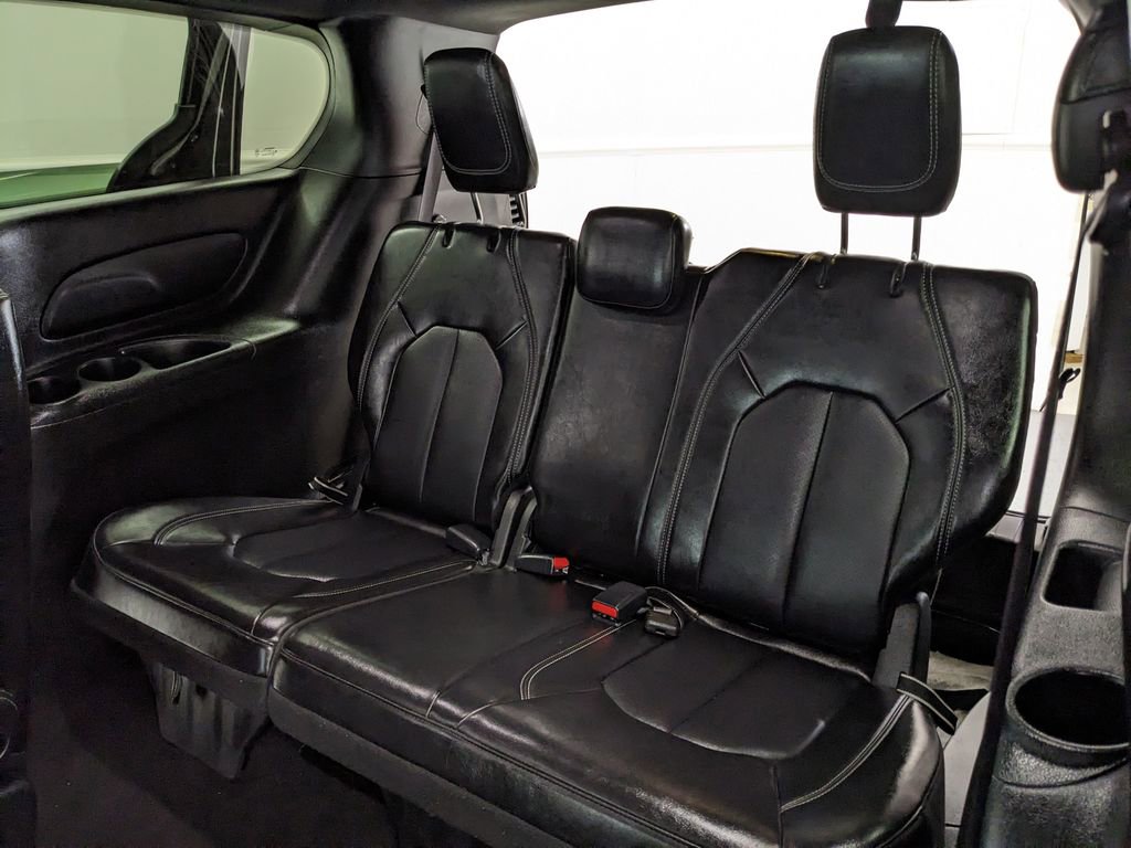 Used 2025 Chrysler Pacifica Select FWD image 16