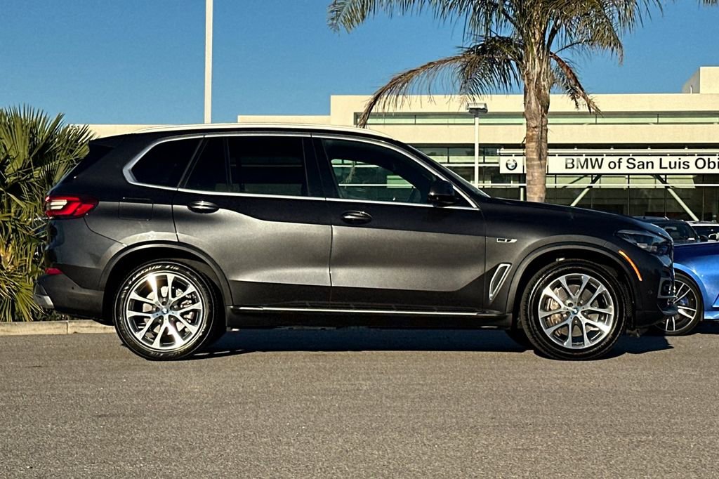 Used 2022 BMW X5 xDrive45e w/ Parking Assistance Package video 2