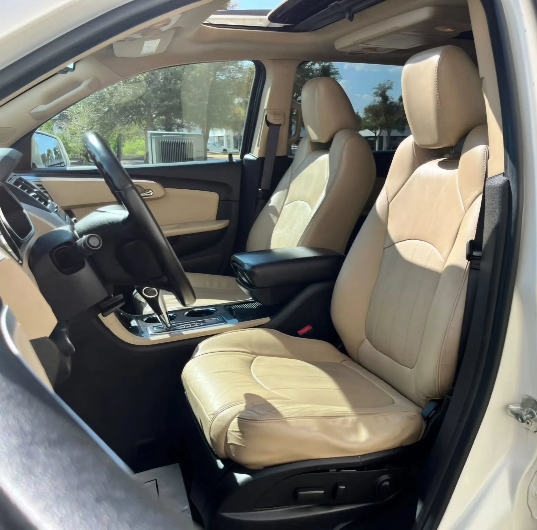 Used 2012 Chevrolet Traverse LTZ FWD image 22