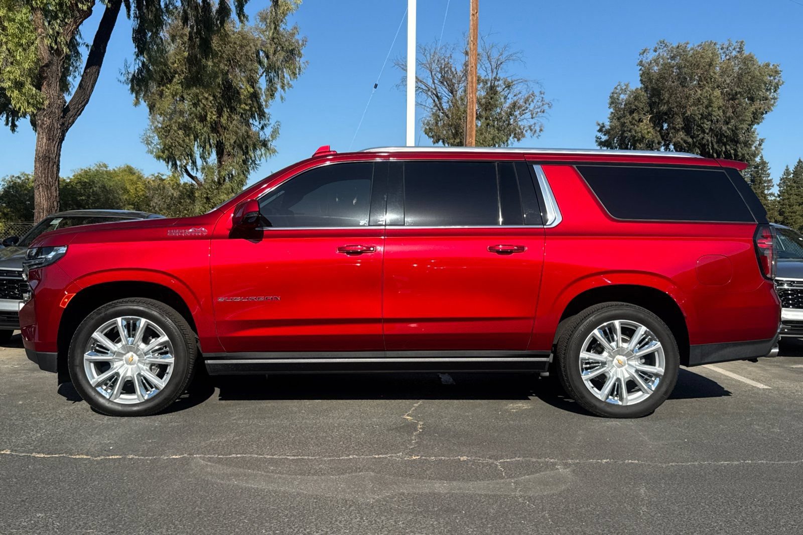 Used 2023 Chevrolet Suburban High Country AWD/4WD image 8
