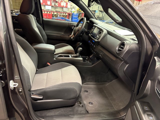 Used 2023 Toyota Tacoma TRD Sport AWD/4WD image 33