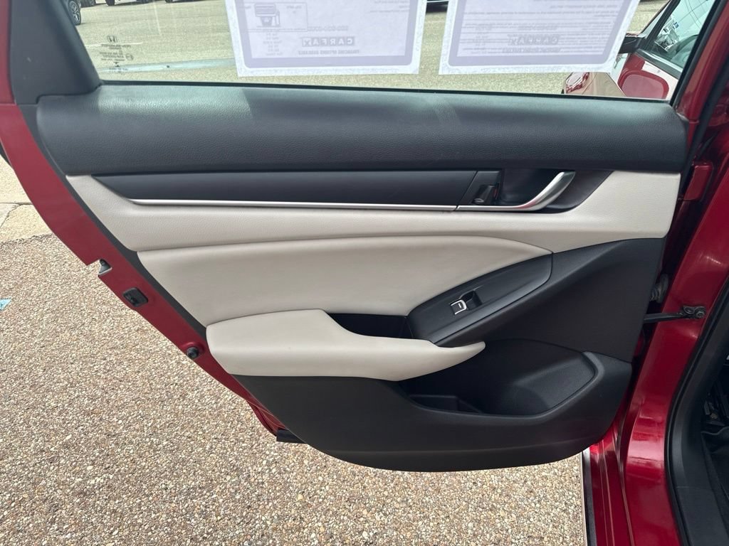 Used 2018 Honda Accord EX image 29
