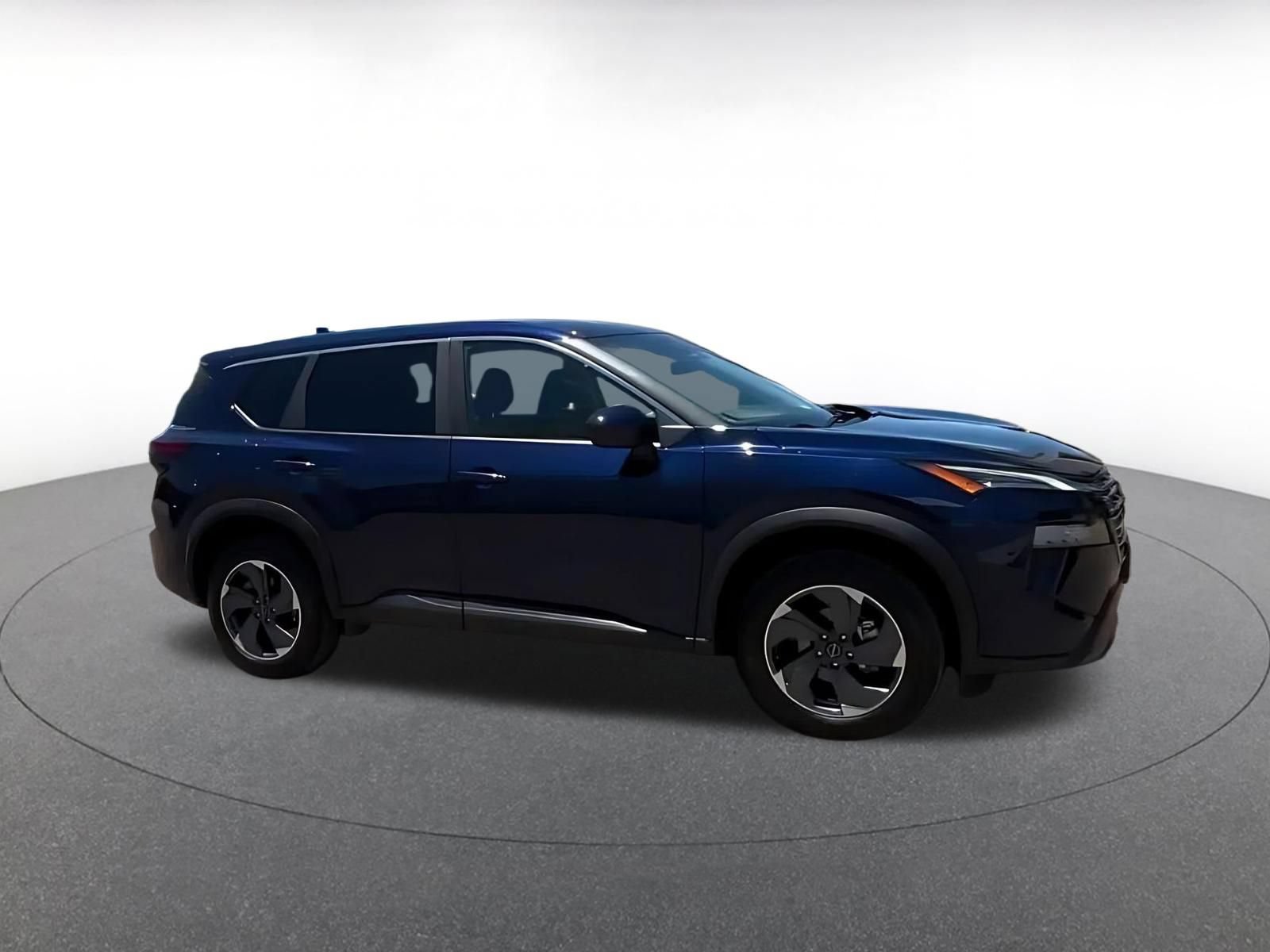Used 2025 Nissan Rogue SV FWD image 2