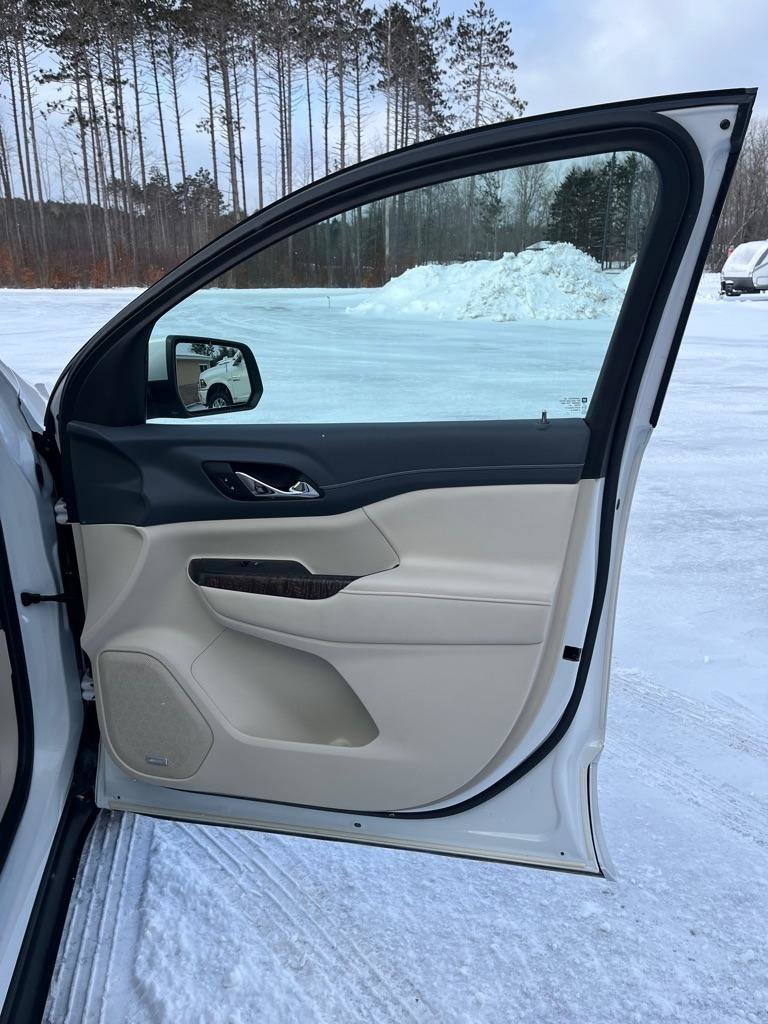 Used 2021 GMC Acadia Denali w/ Denali Ultimate Package image 19