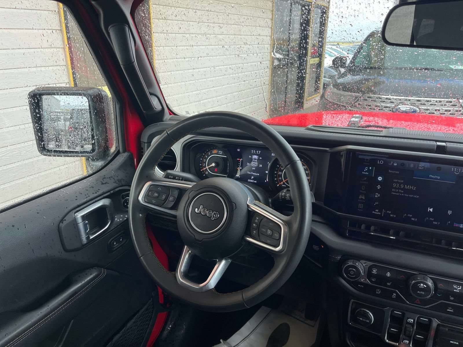 Used 2025 Jeep Wrangler Unlimited Sahara AWD/4WD image 28