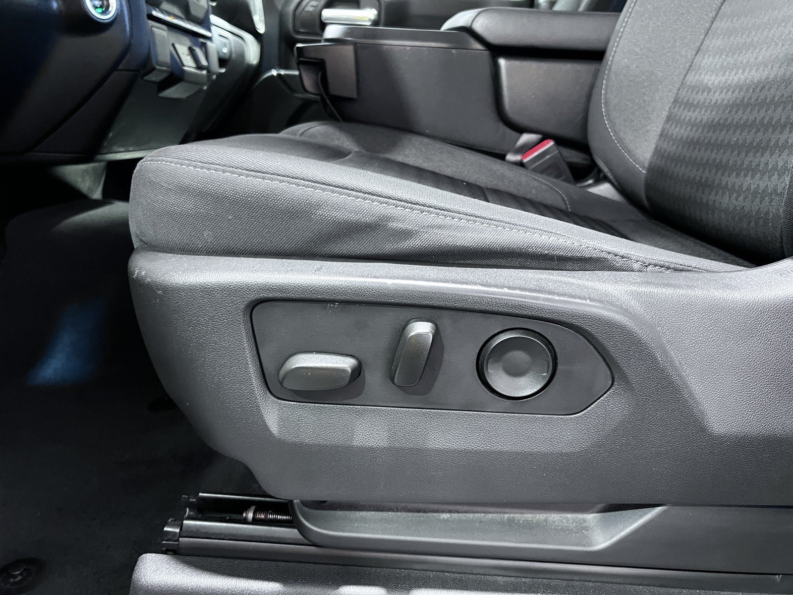 Used 2023 Chevrolet Silverado 1500 Custom w/ LPO, Dark Essentials Package RWD image 22