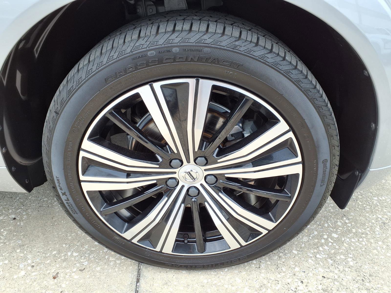 Certified 2023 Volvo XC60 B5 Plus w/ Climate Package AWD/4WD image 9