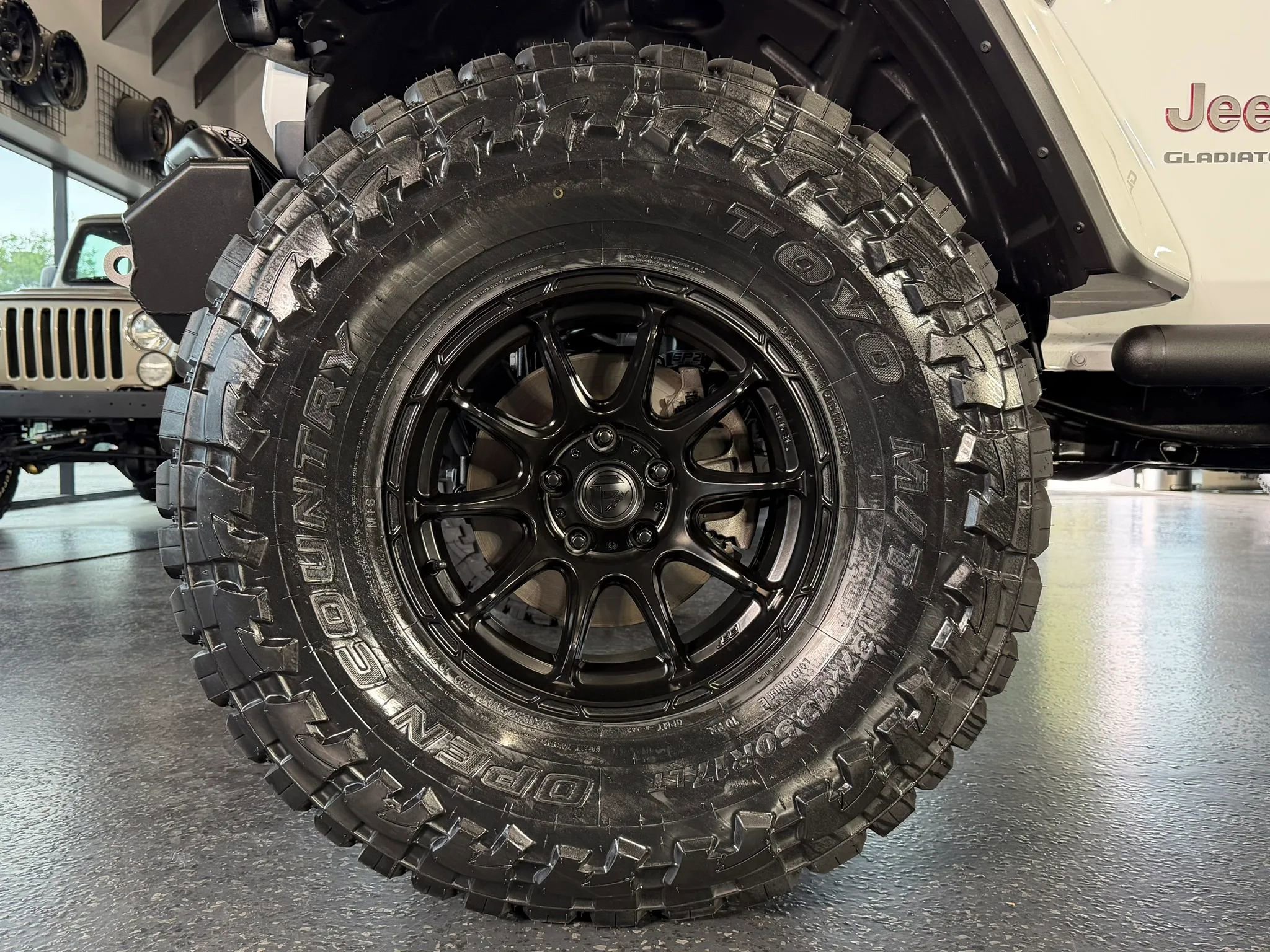 Used 2025 Jeep Gladiator Rubicon w/ Safety Group AWD/4WD image 27